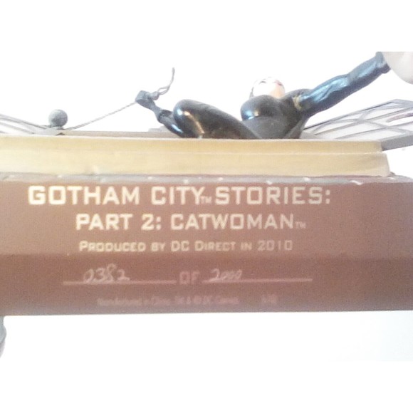 DC Direct Batman Gotham City Stories CATWOMAN Wall Sculpture statue /2000 NEW! - Picture 2 of 5